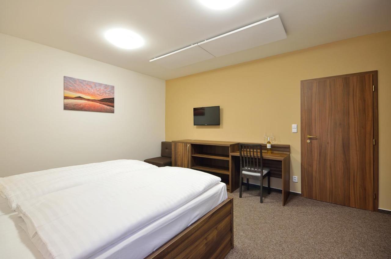 Penzion Kuzelna Hotel Trutnov Eksteriør billede